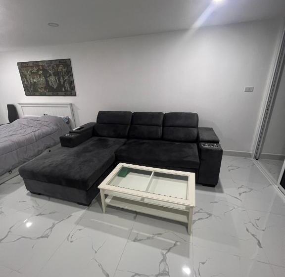 استودیوی استاندارد, Pattaya Beach Condo