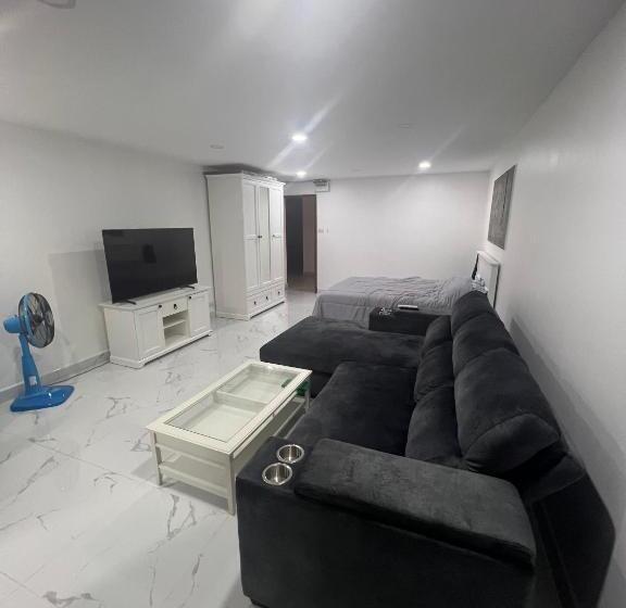 استودیوی استاندارد, Pattaya Beach Condo