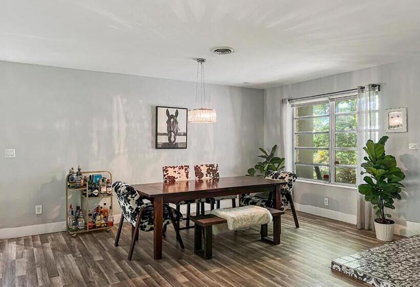 חדר דלוקס, Miami Residential
