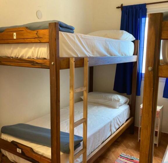 Quarto Quádruplo Estandar, Hostel Hola Ola