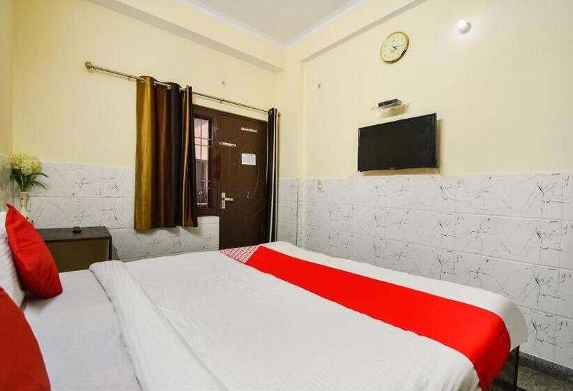 트리플 클래식 룸, Oyo Anjani Mahal Guest House
