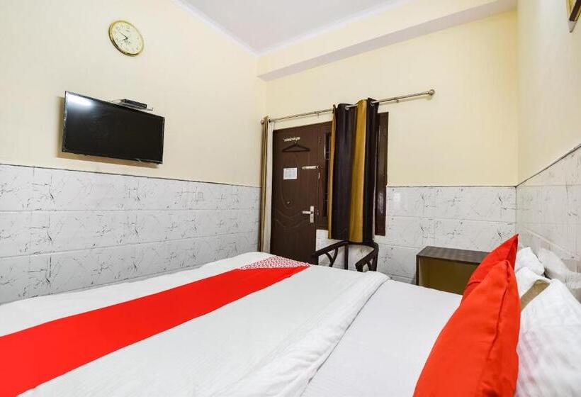 트리플 클래식 룸, Oyo Anjani Mahal Guest House