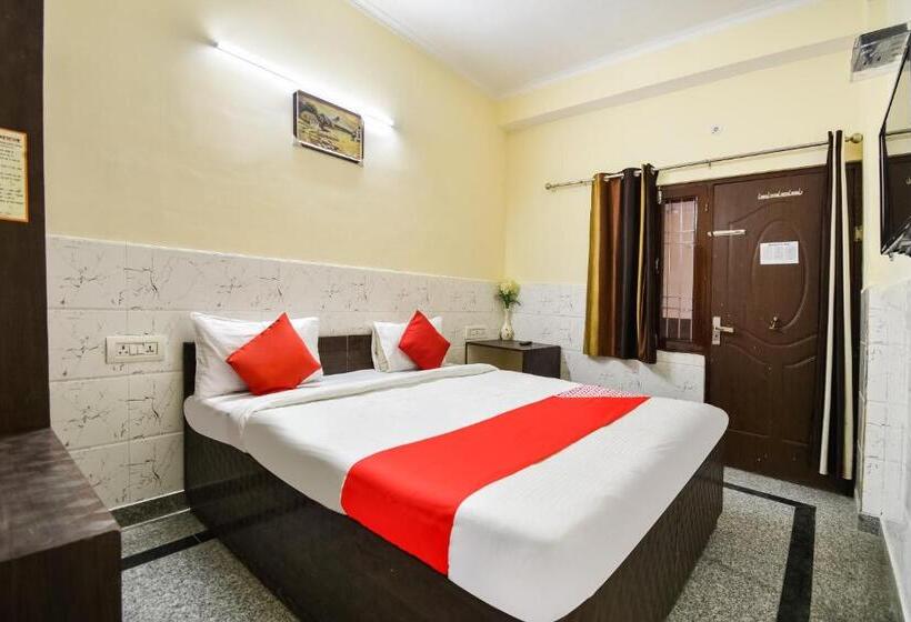 트리플 클래식 룸, Oyo Anjani Mahal Guest House