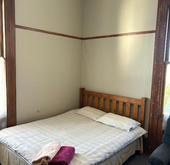 Номер Economy, Ballymena House