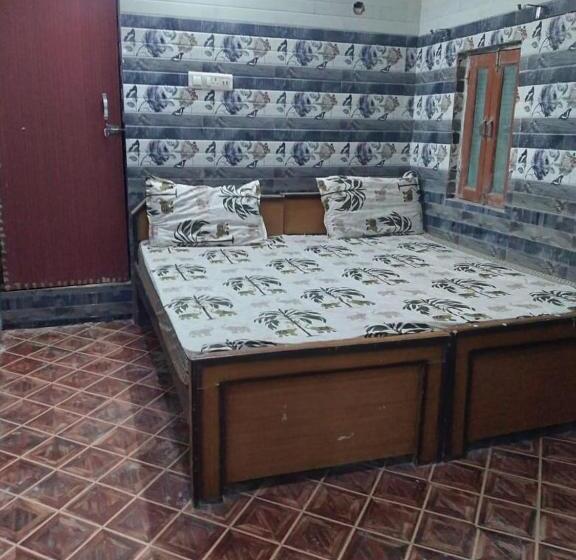 Номер Economy, Radha Krishna Guest House