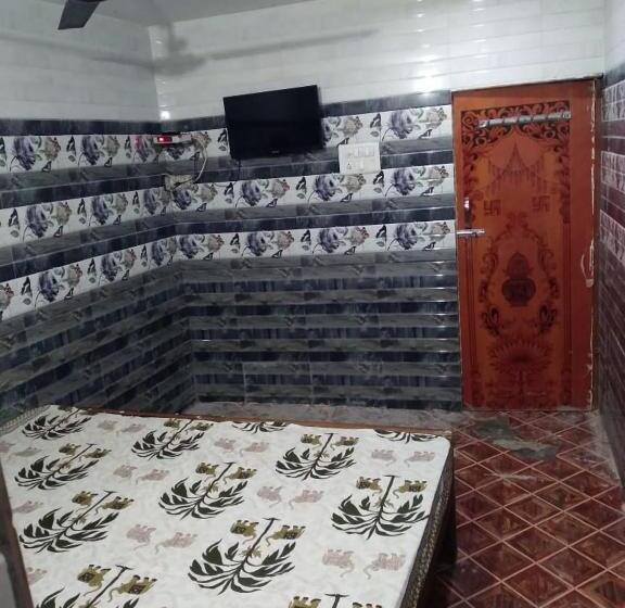 Номер Economy, Radha Krishna Guest House