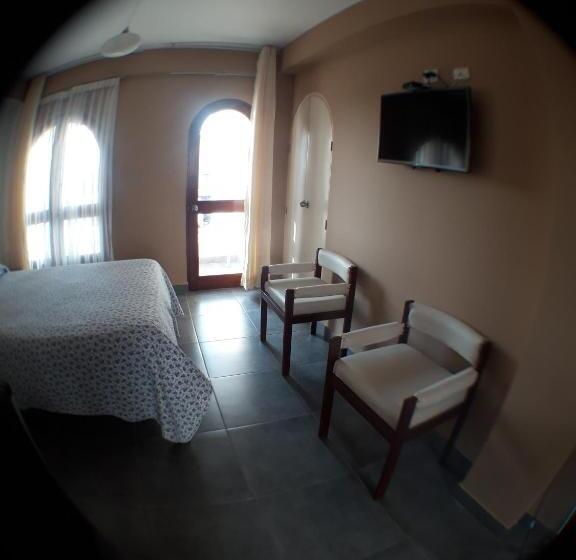 اتاق لوکس با بالکن و چشم‌انداز دریا, Residencial Maria Bonita