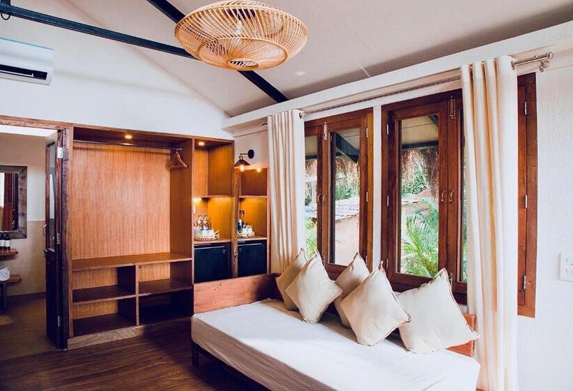 小室, Anahata Retreat Ashvem Goa