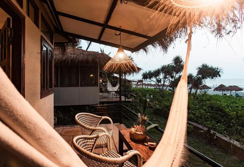 小室, Anahata Retreat Ashvem Goa