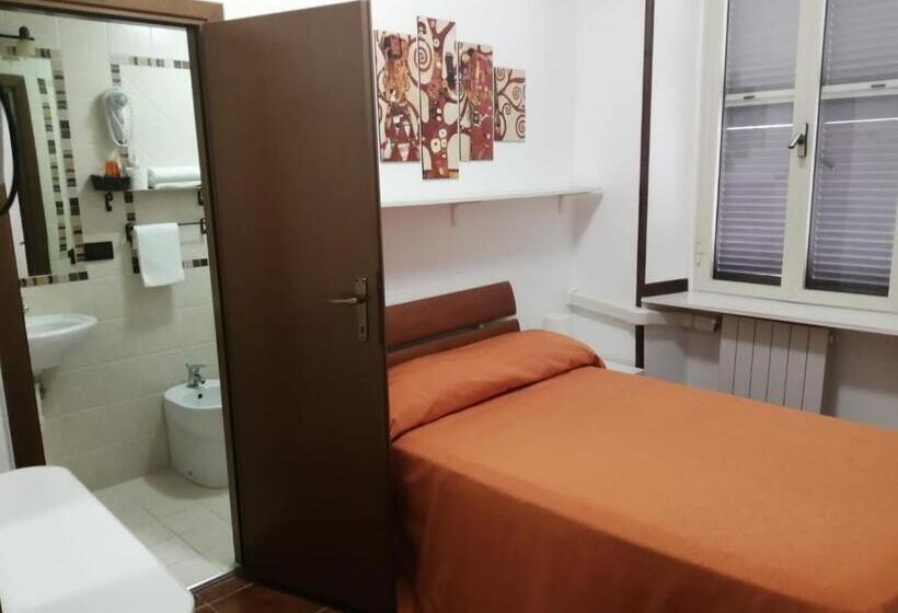 标准单人间, Albergo Ollolai