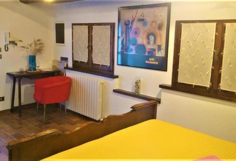 غرفة قياسية ثلاثية, Casale Barbagianni