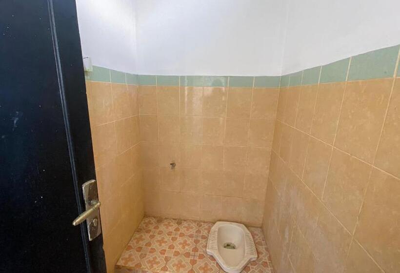 Quarto Estandar, Oyo Life 93255 Kosan Teratai Jaya