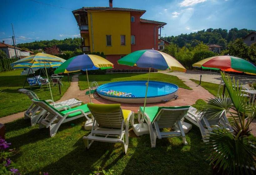 Семейный Номер, Vila Livadeto