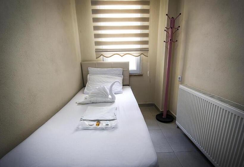 标准单人间, 22 Otel