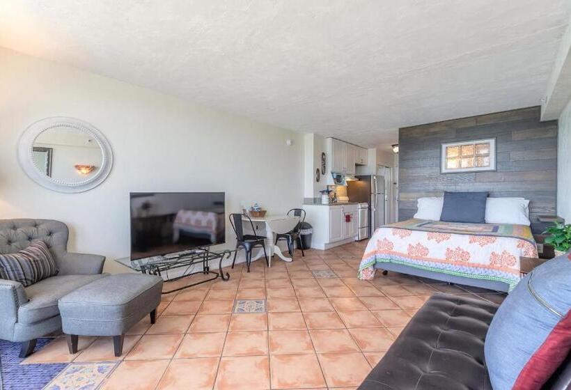 استودیوی استاندارد با چشم‌انداز دریا, Hbr Direct Oceanfront Condo, Daytona Beach, Sleeps 4