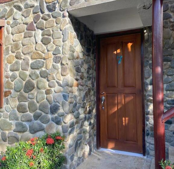 اتاق خانوادگی با چشم‌انداز باغ, Bungalows Malú