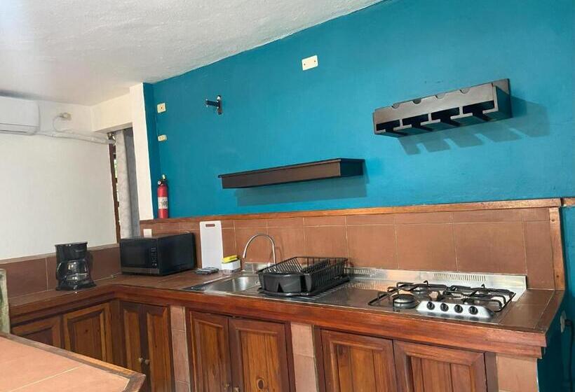 اتاق خانوادگی با چشم‌انداز باغ, Bungalows Malú