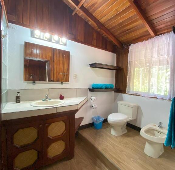 اتاق استاندارد چهارنفره با بالکن, Bungalows Malú