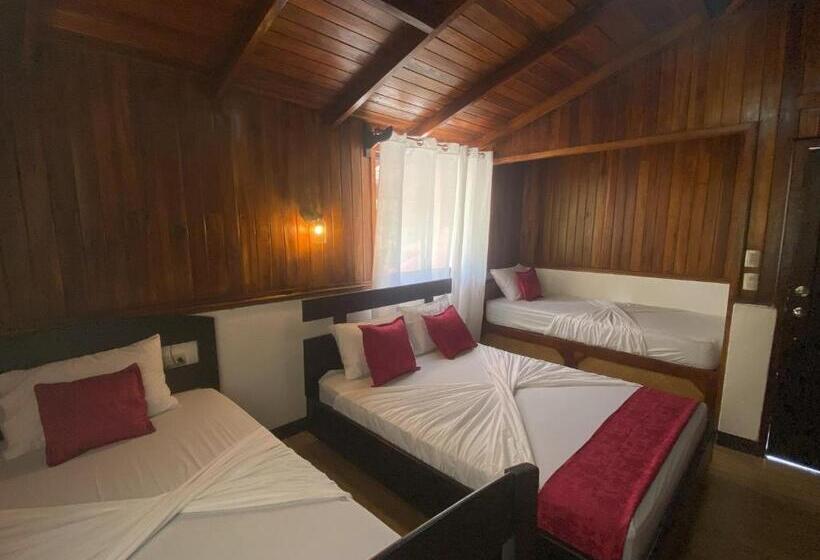 اتاق استاندارد چهارنفره با بالکن, Bungalows Malú