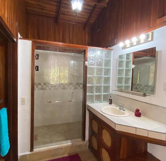 اتاق استاندارد چهارنفره با بالکن, Bungalows Malú