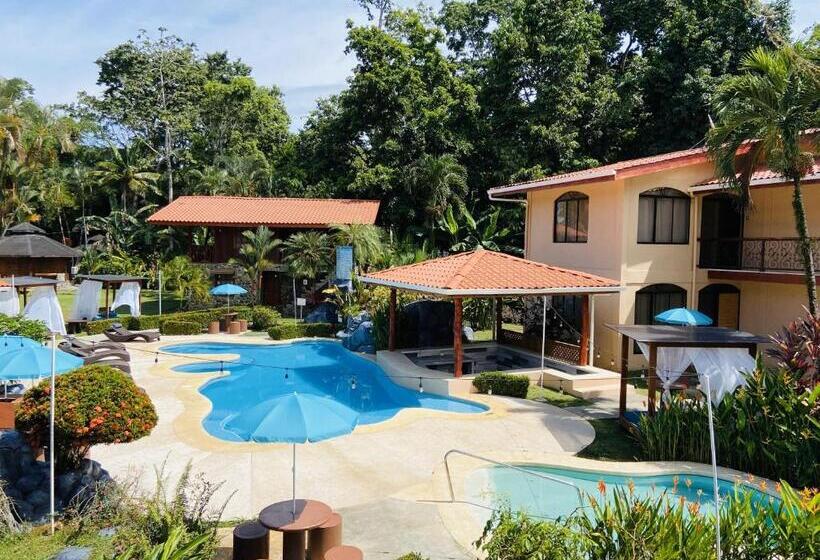 سوئیت با بالکن, Bungalows Malú