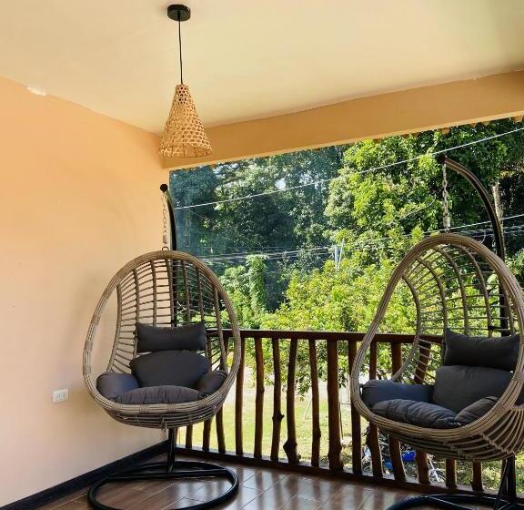 سوئیت با بالکن, Bungalows Malú
