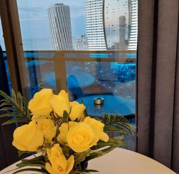 سوییت جونیور, Beach Hotel Orbi City