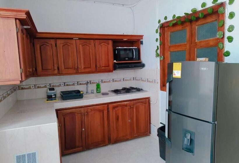 Апартаменты 1 Спальня, Habitacion Privada En Jardin Cerca Al Parque