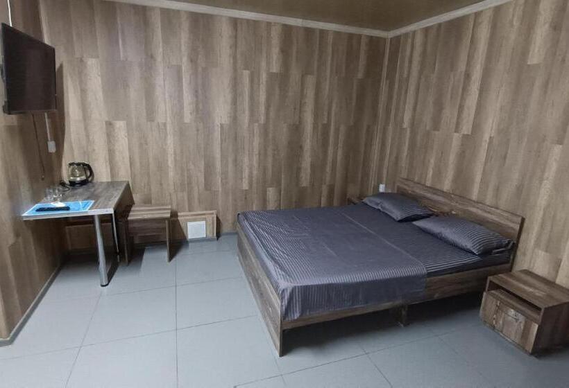 اتاق لوکس, The Mini Hotel On Mukanov St