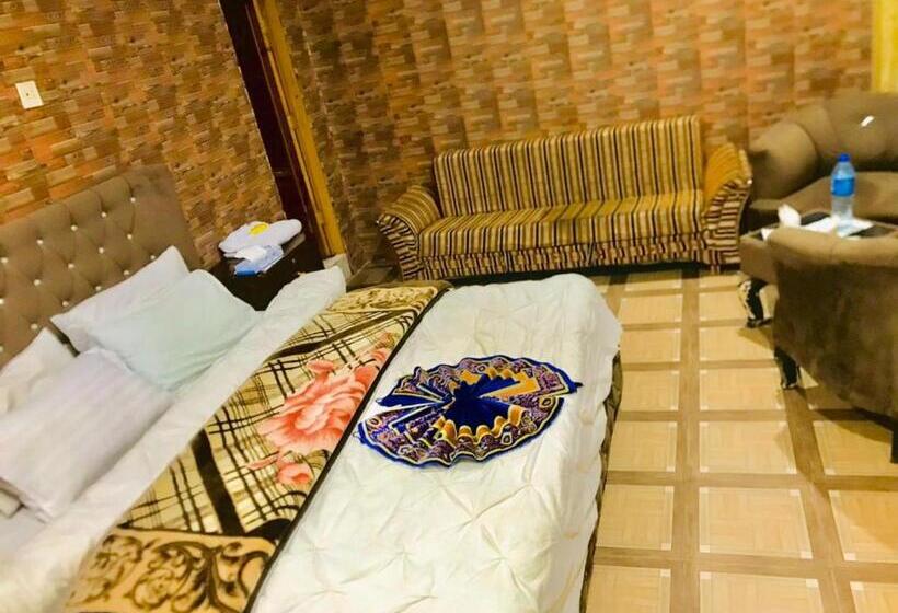 اتاق لوکس, River Breeze Family Hotel, Swat