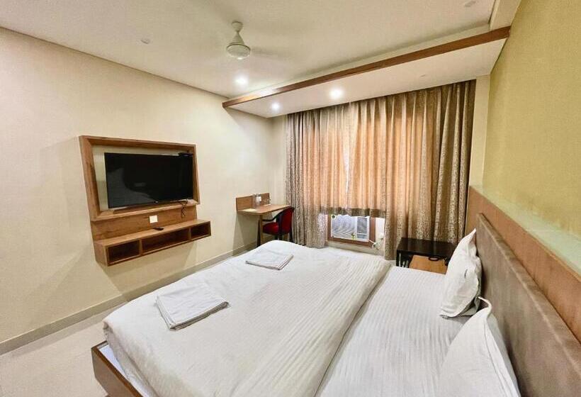 اتاق لوکس, Rockbay, Puri Swimming Pool, Near Sea Beach And Temple Fully Air Conditioned Hotel With Lift And Par