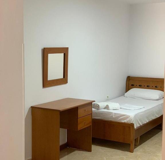 اتاق استاندارد چهار تخته, Oxhaku Guest House