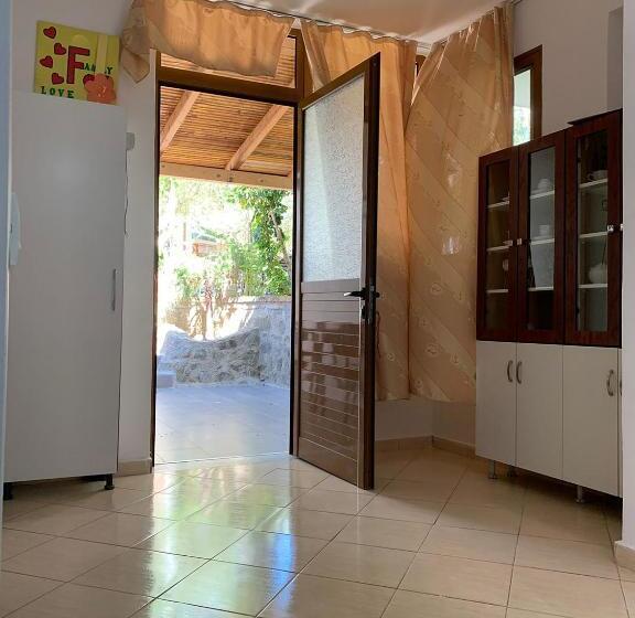 اتاق لوکس چهار تخته, Oxhaku Guest House
