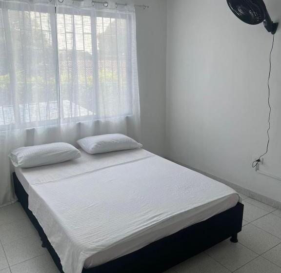Standard Triple Room with Terrace, Jerusalén