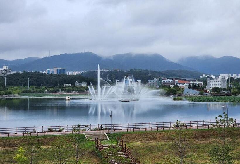 اتاق استاندارد سه نفره, 경산호수뷰 미드센추리&워케이션 3베드