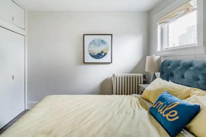 חדר סטנדרט, Double Bedroom On Up Or 3 Bedrooms In Basement Near Eglinton Subway Station