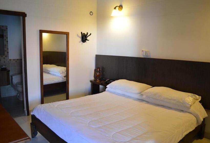 اتاق استاندارد سه نفره, Rancho Regis