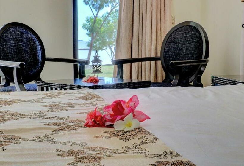 스탠다드 룸 킹사이즈 침대, Nila Beach Resort