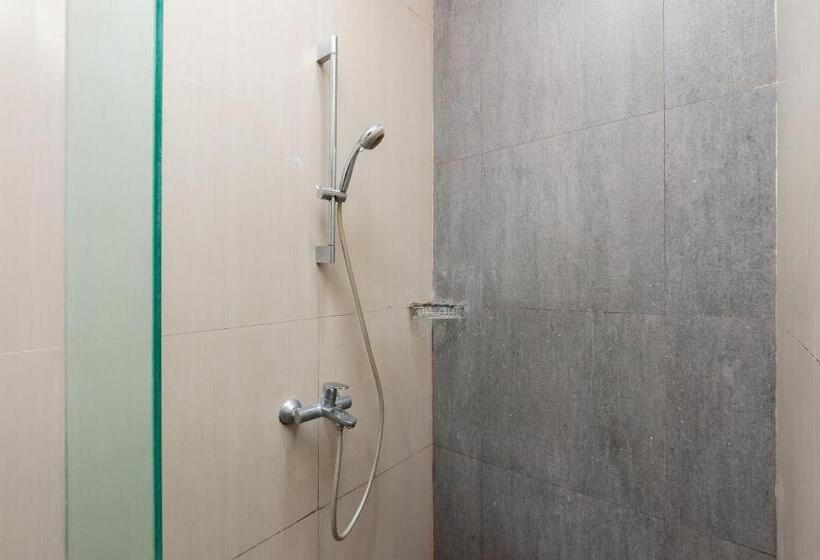 Номер Superior, Reddoorz Plus @ Kelapa Dua Kebon Jeruk