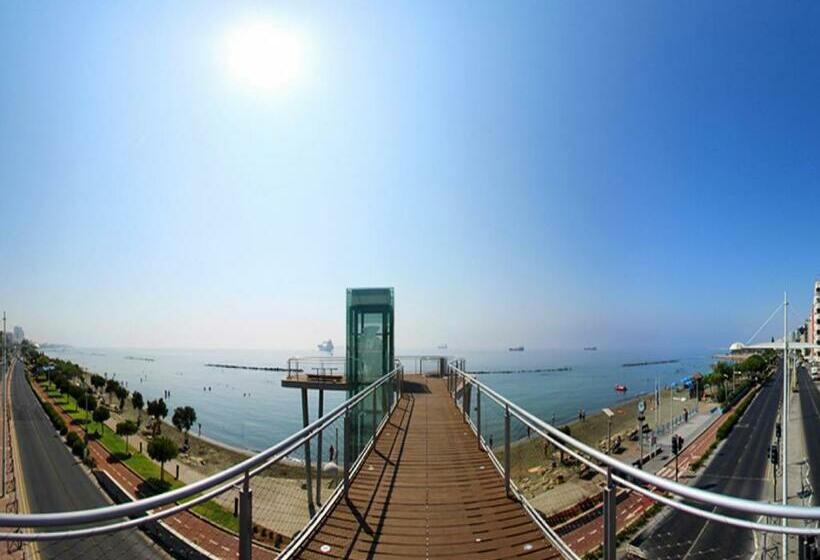 带1个卧室的带阳台的公寓, Seabreeze City Center Flat By Trulycyprus