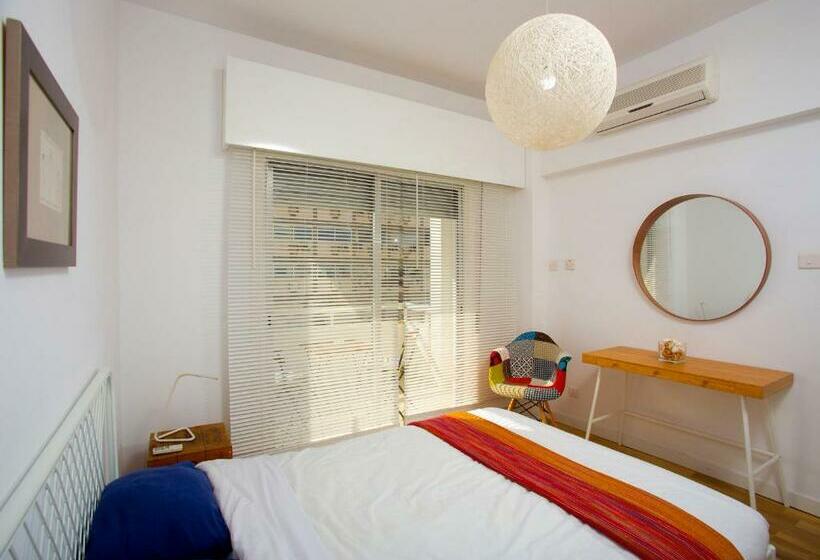 带1个卧室的带阳台的公寓, Seabreeze City Center Flat By Trulycyprus