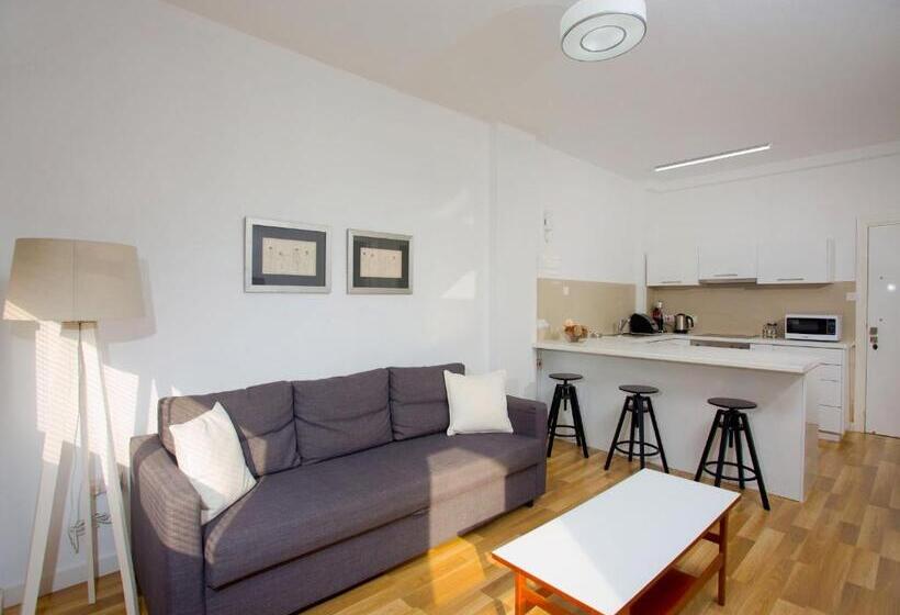 带1个卧室的带阳台的公寓, Seabreeze City Center Flat By Trulycyprus