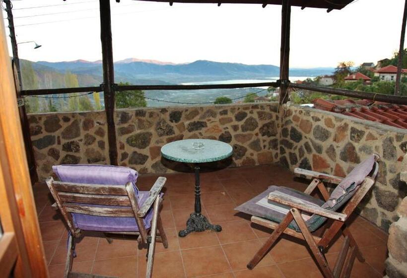 اتاق استاندارد چهار تخته, Iaspis Guesthouse
