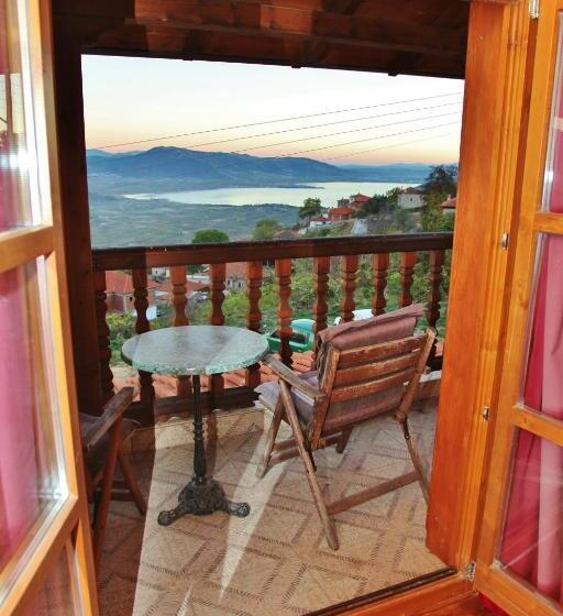اتاق استاندارد چهار تخته, Iaspis Guesthouse