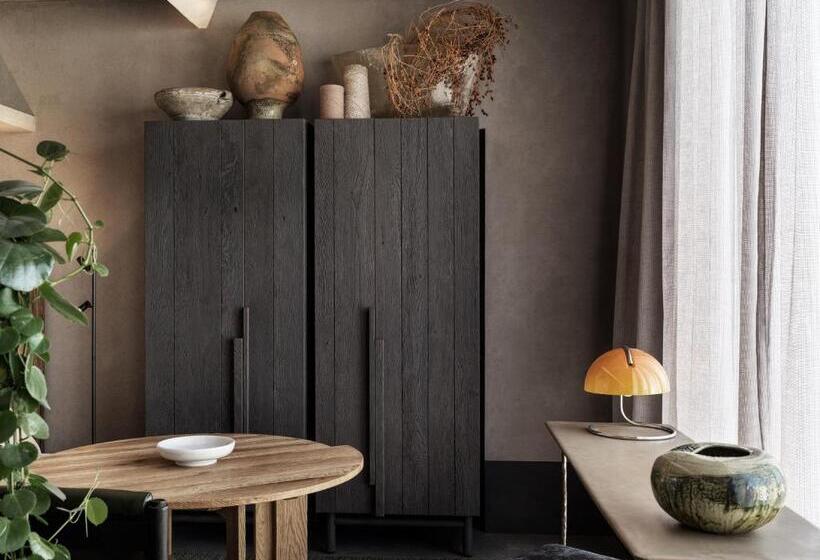 Люкс Премиум, Monastik Living In Athina
