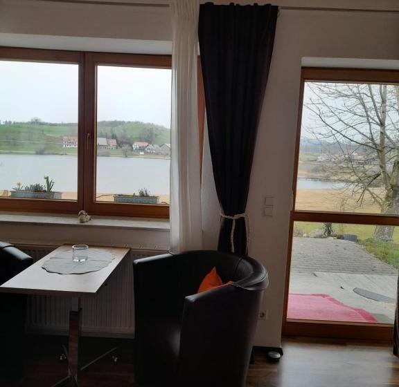 1 Bedroom Apartment Lake View, Gästehaus Am Muttelsee