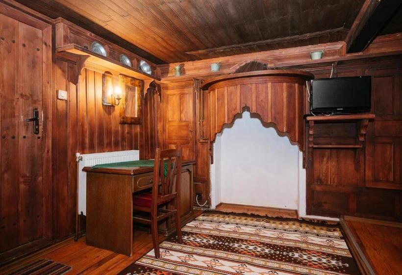 이코노미 룸, Kodjamanova House