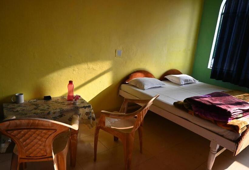 标准房带园景, Krishna Paying Guest House