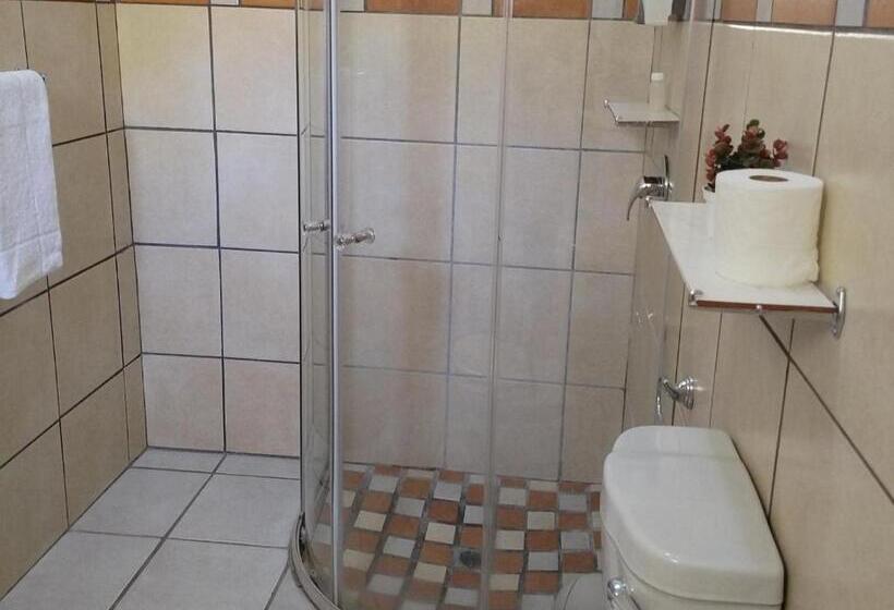 Семейный Номер, Cobblestone Court