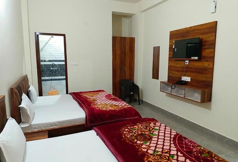 Quarto Quádruplo Estandar, Shri Girraj Residency